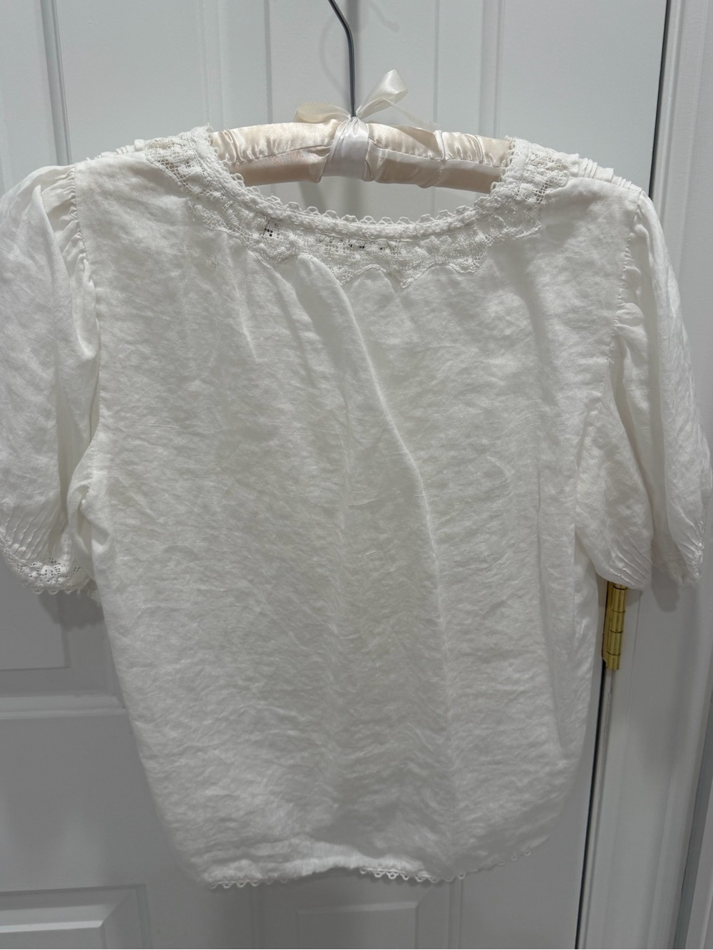 Doen White Eyelet Lace V-Neck Puff Sleeve Top - Picture 7 of 7